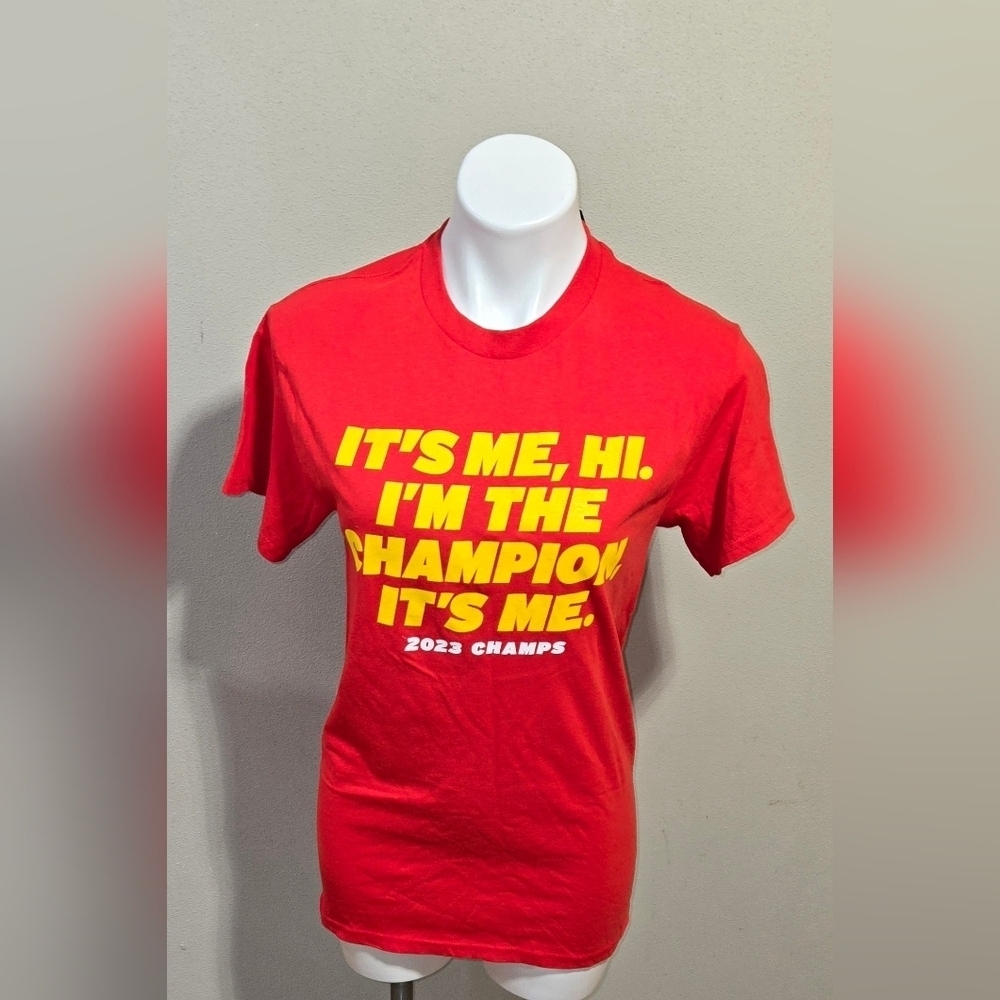 NWT BreakingT NFL Kansas City Chiefs I’m The Champion Taylor SWIFT Shirt - SMAL